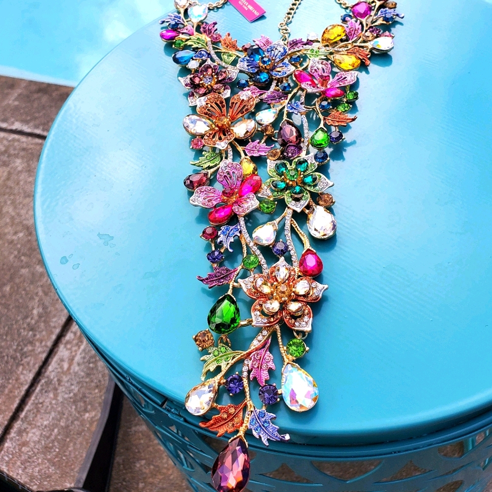 NWT Christian Siriano Crystal Bib Necklace - Picture 7 of 16